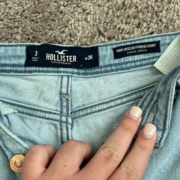 Hollister Light Wash High-Rise Boyfriend Shorts - Picture 2 of 3